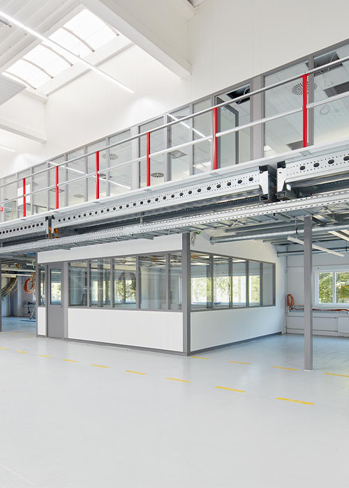mezzanine pour bureaux dans entrepôt